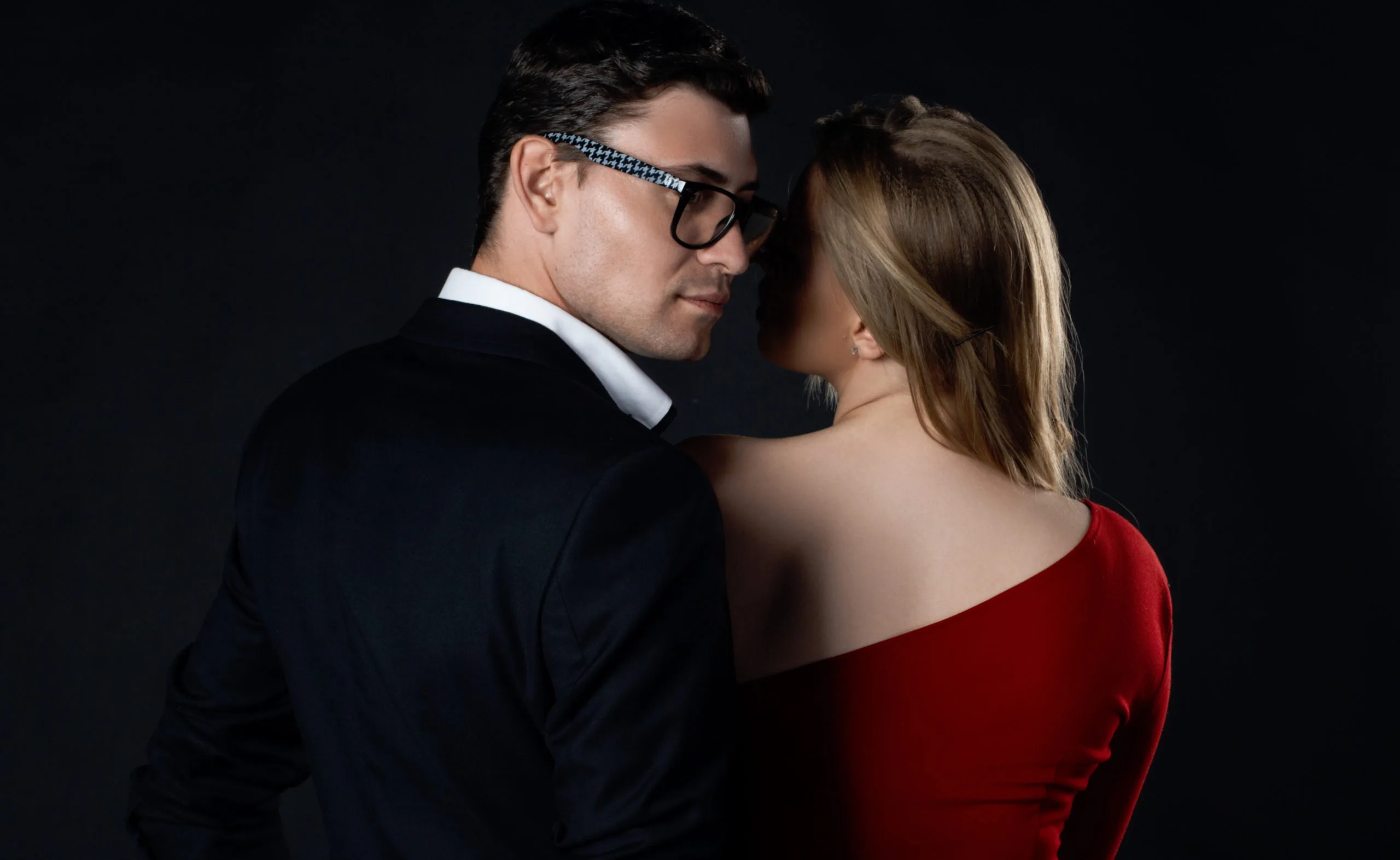 Couple dansant lors d’une réception